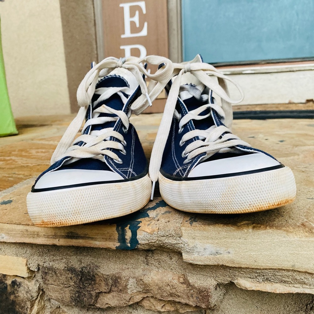 Navy Blue High-top Canvas Shoes | Size 9